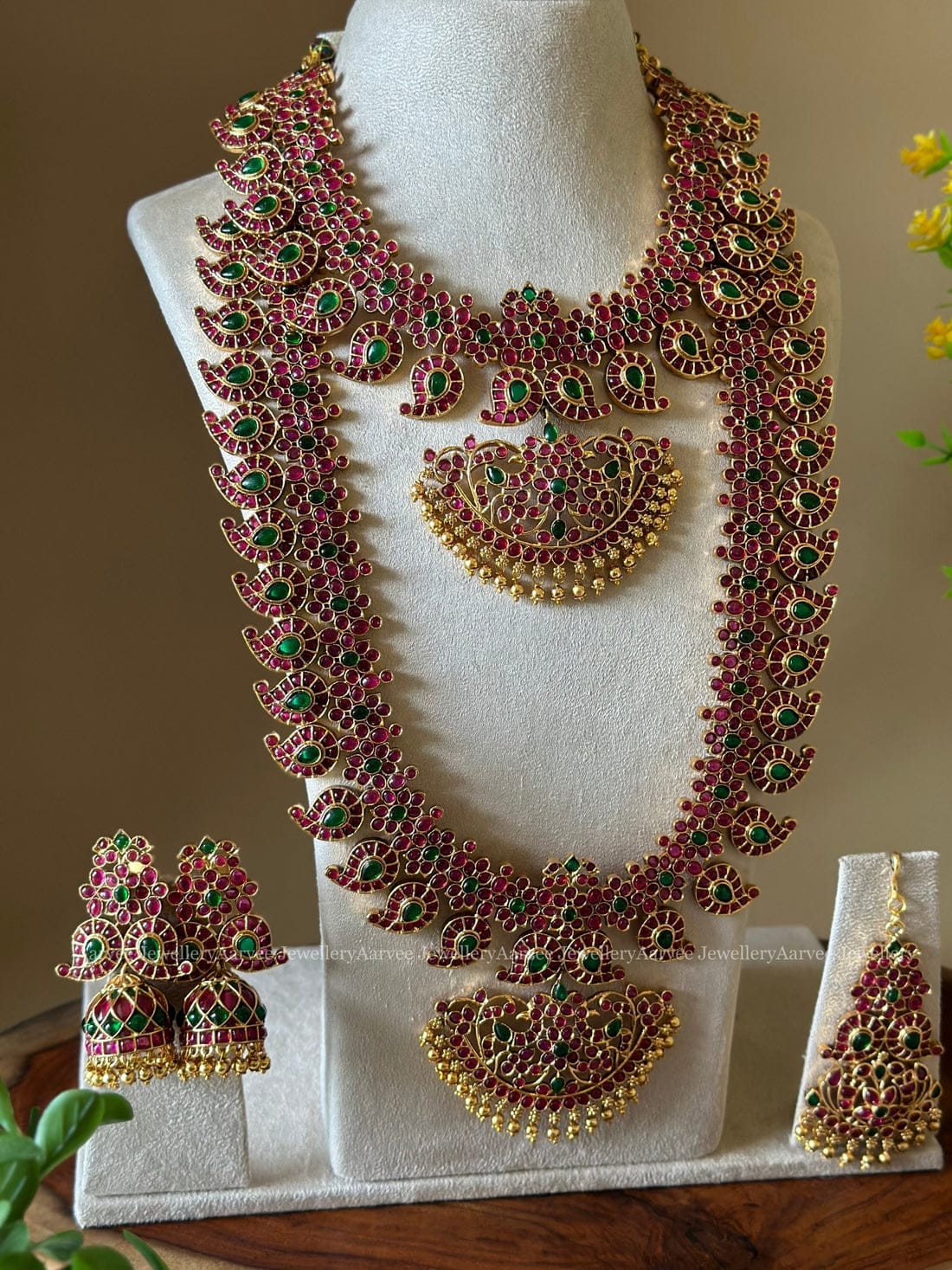 A CLASSIC KEMP SEMI BRIDAL JEWELLERY SET | MANGO MOTIF WITH RUBY STONE & GOLD BEADS