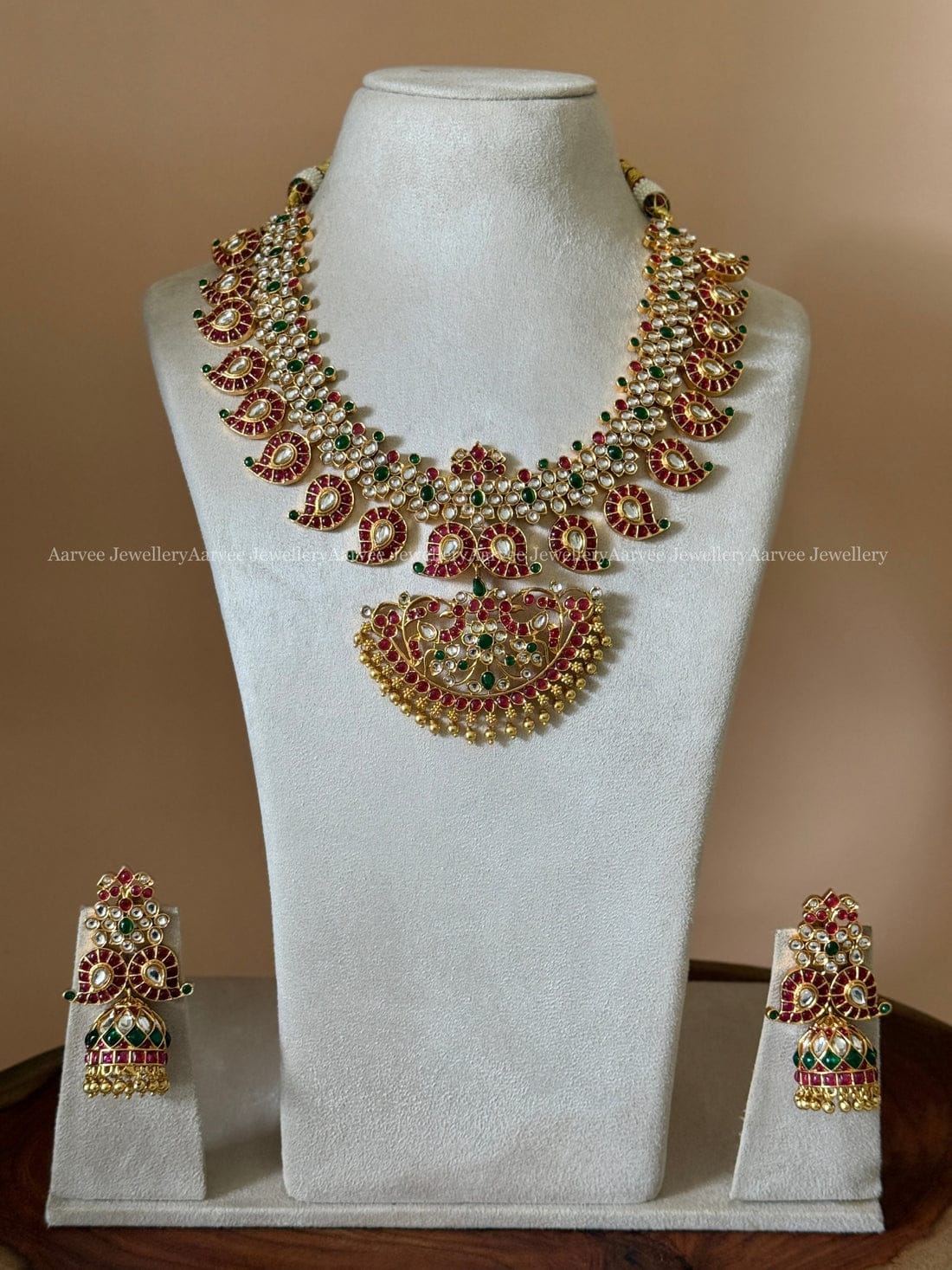 A CLASSIC MANGO MOTIF NECKLACE SET WITH KEMP RUBY / WHITE STONES